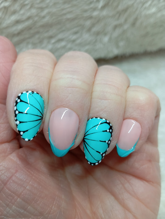 Press on Nails Butterfly Turquoise Amande Courte | Faux Ongles Fait Main Papillon Turquoise – Claé&Co