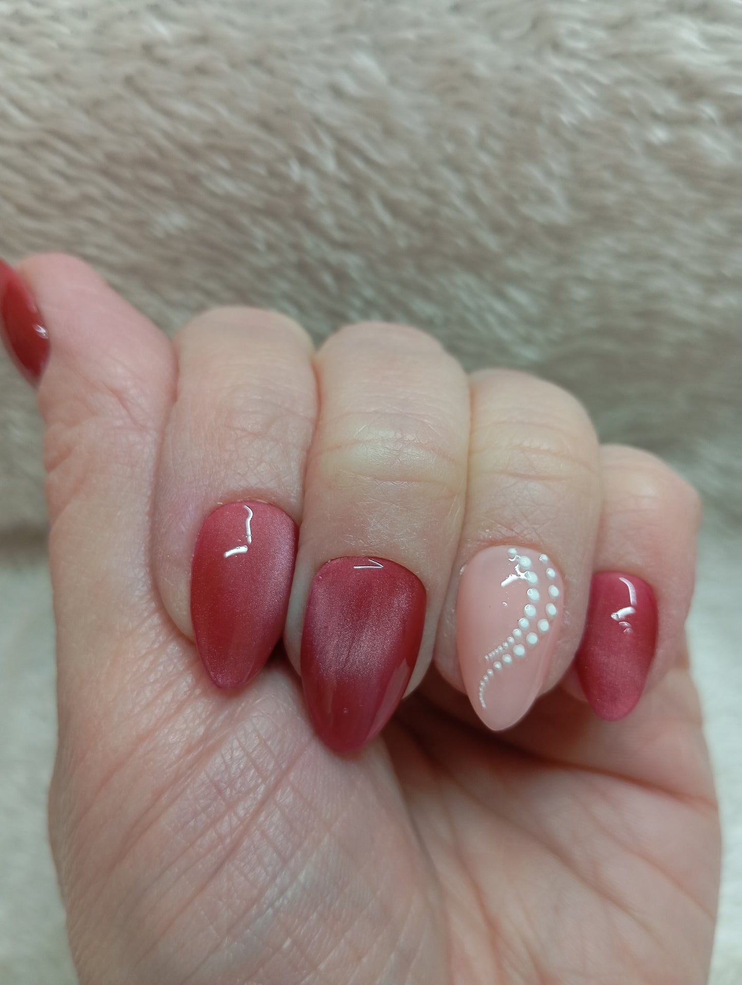 Press on Nails Rouge Perle Amande Courte | Faux Ongles Fait Main Rouge Nacré – Claé&Co