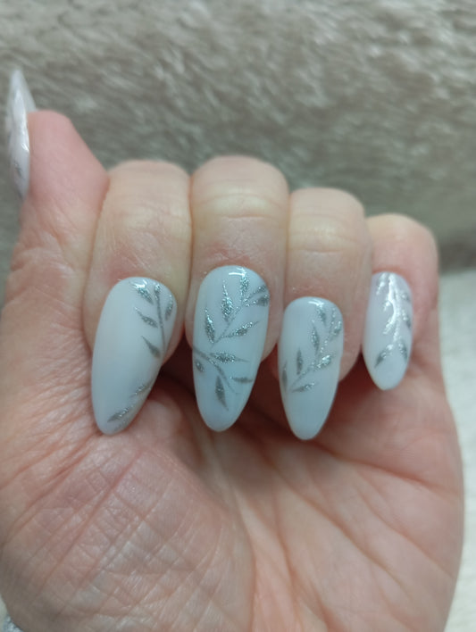 Press on Nails Brume Argentée Amande Moyenne | Faux Ongles Fait Main Argenté Délicat – Claé&Co