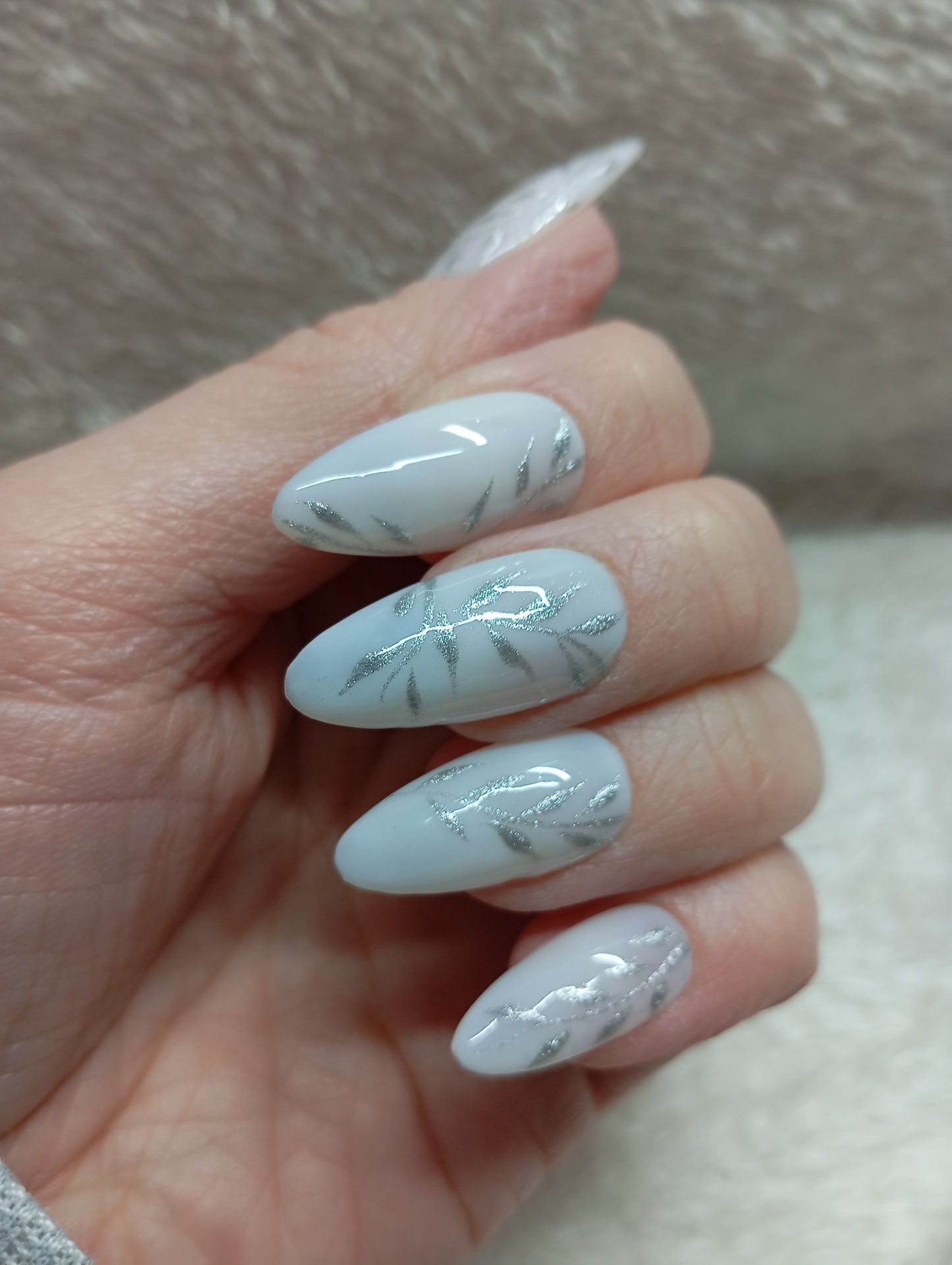Press on Nails Brume Argentée Amande Moyenne | Faux Ongles Fait Main Argenté Délicat – Claé&Co