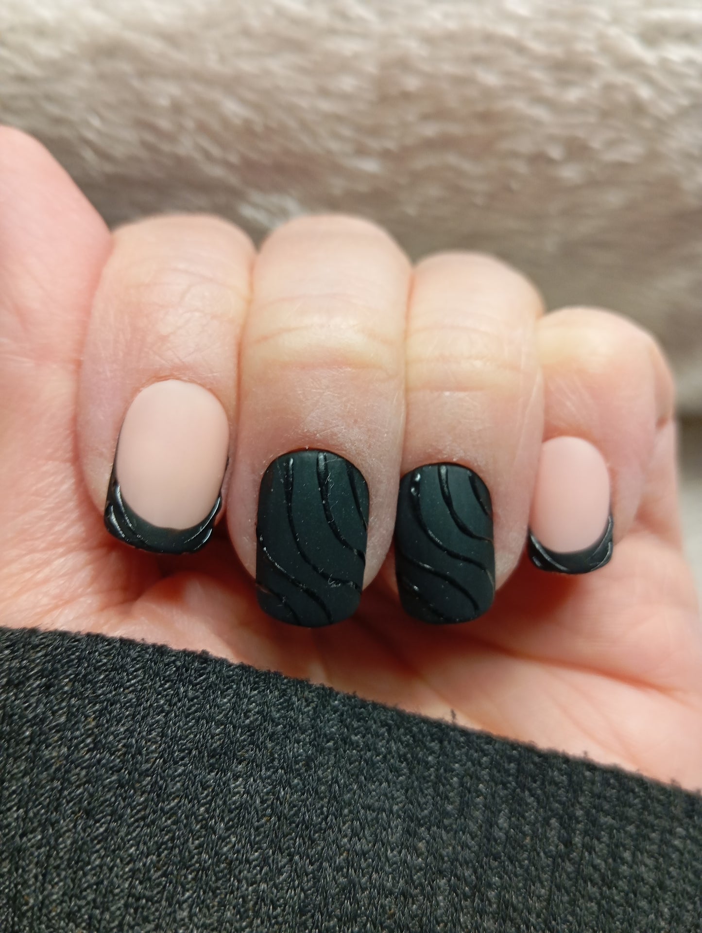 Press on Nails Midnight Nude Carré Court | Faux Ongles Fait Main Élégance Graphique – Claé&Co